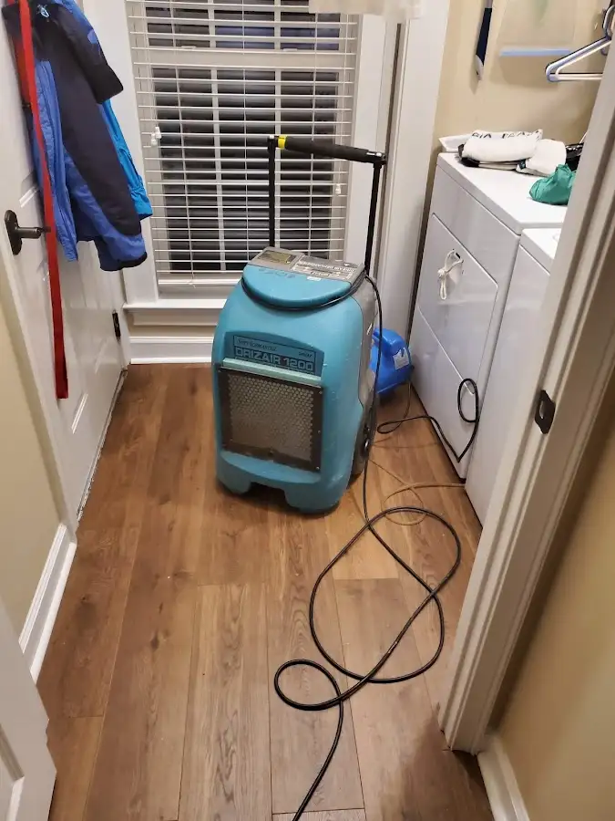 Commercial dehumidifier deployed for Crawl Space Restoration in Oak View